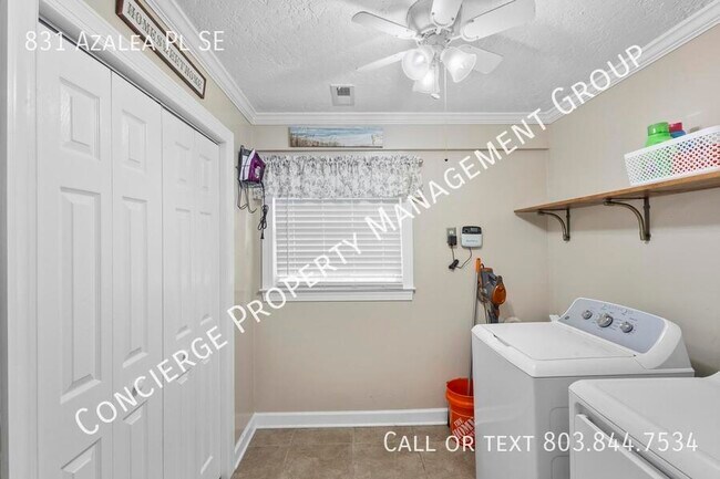 Building Photo - 831 Azalea Pl SE