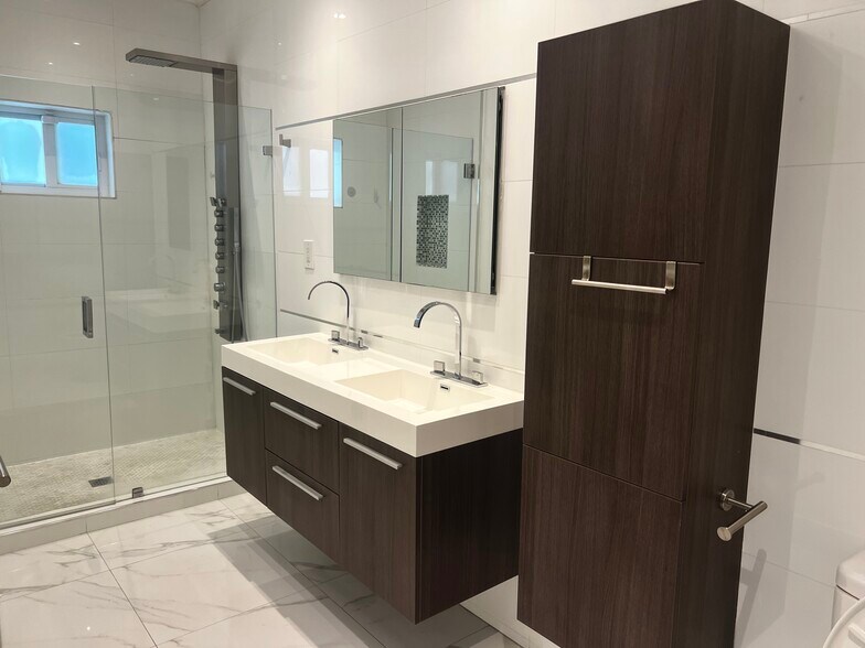 Building Photo - 3551 E Glencoe St