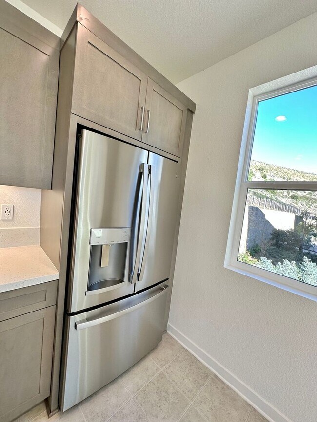 Building Photo - Brand New Townhome Overlooking Mission Valley