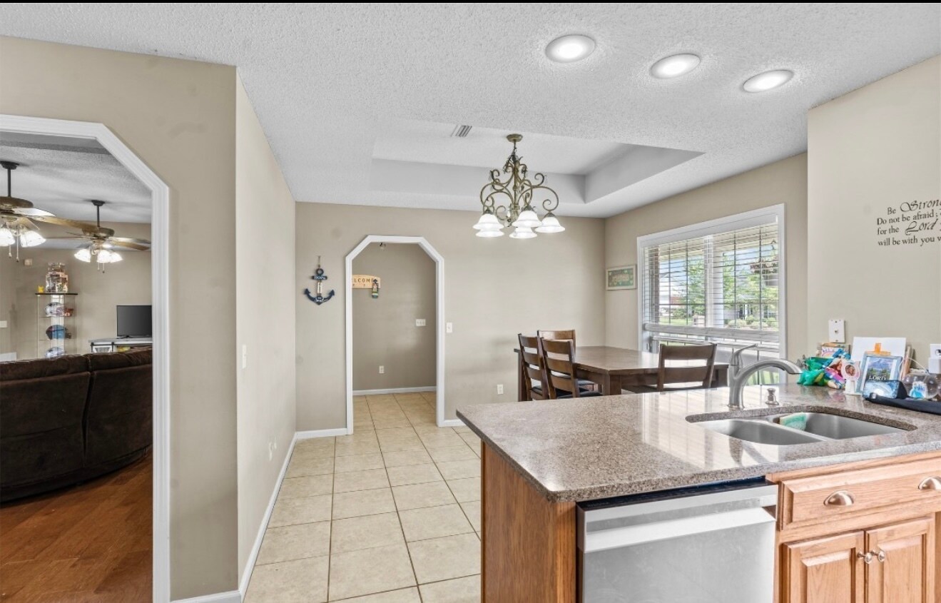 Dining room - 108 Fieldstone Dr