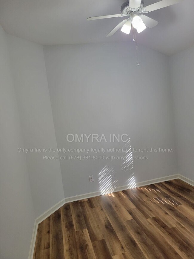 Building Photo - Gorgeous Newly Renovated 3 Bedroom House i...