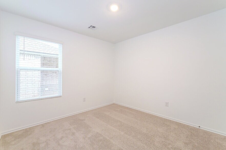 Building Photo - 10049 Appaloosa Ln