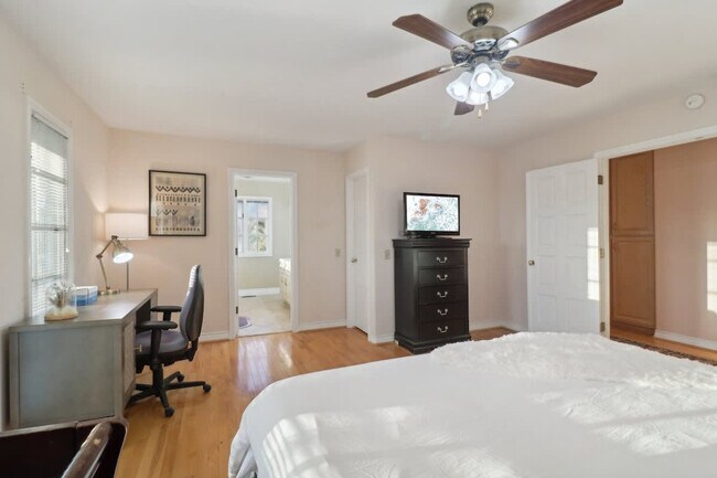 Building Photo - 2908 Lakemont Dr