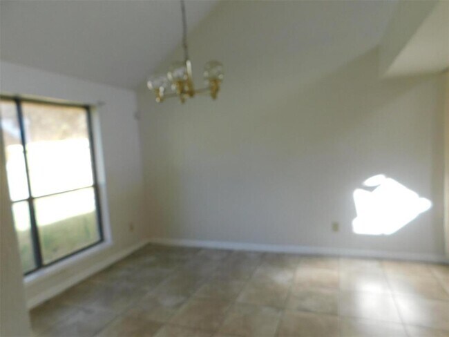 Building Photo - 2206 Laurel Land Ln