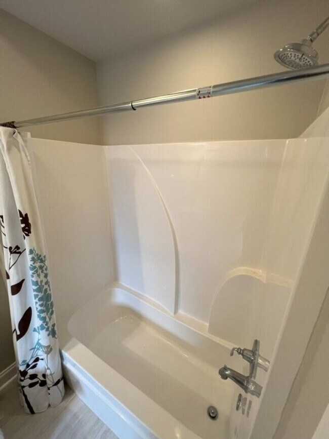 Building Photo - Beautiful 4-Bedroom Home in The Magnificen...