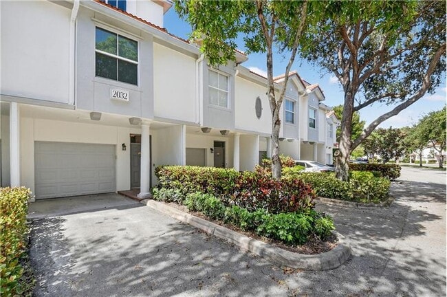 Building Photo - 2032 Alta Meadows Ln