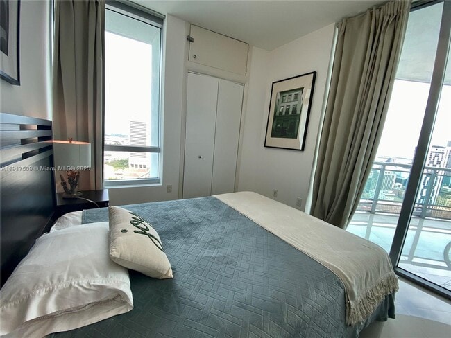 Building Photo - 350 S Miami Ave