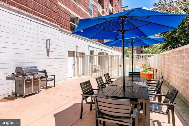 Building Photo - 880 N Pollard St