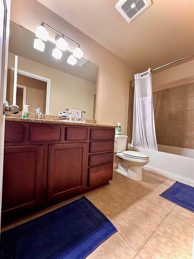 Building Photo - Beautiful 3 Bedroom Home on Greenbelt – Re...