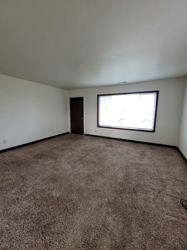 Building Photo - 1204-1206 Vandenberg Ave