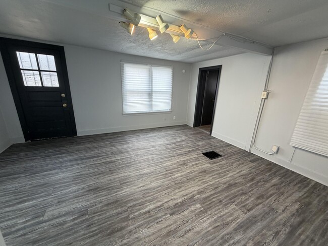 Building Photo - 1002 Williams-W