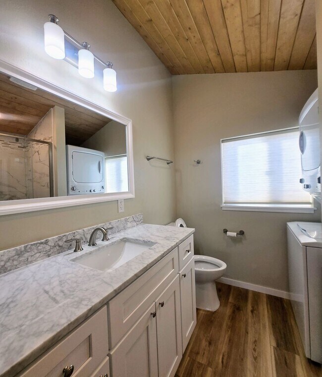 Building Photo - Newly Remodeled 2 Bedroom Home & ADU For R...