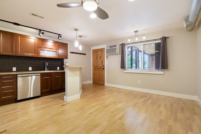 Building Photo - Affordable Lux One Bedroom in West Wash Park