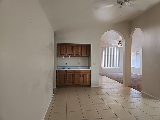 Building Photo - ?4 Bed / 2 Bath Single Level Gilbert Home with vaulted Ceilings *New Paint*?