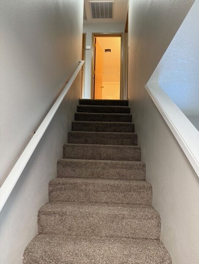 Building Photo - 1091000