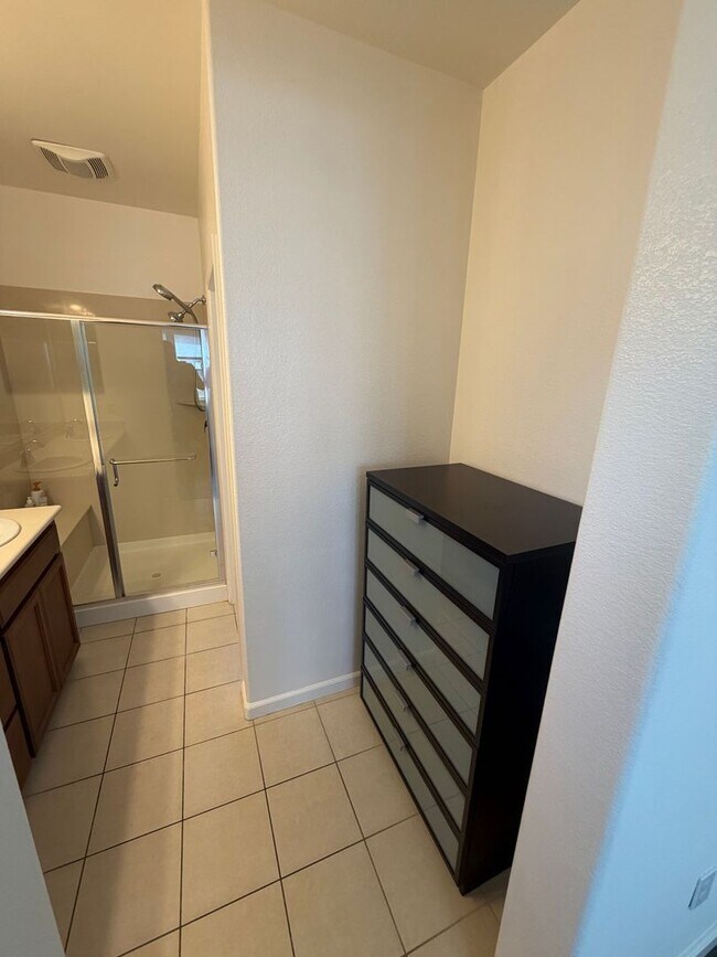 Building Photo - 401 S Hummingbird Ln