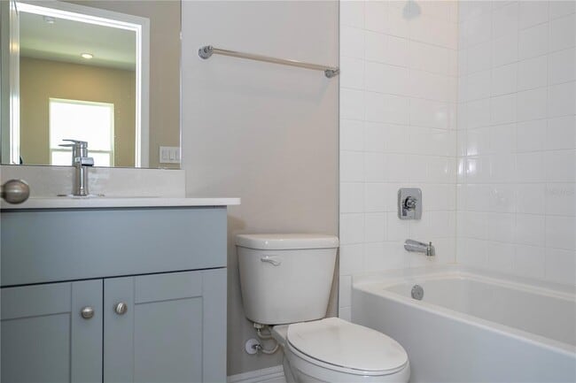 Building Photo - 16350 Hamlin Vw St