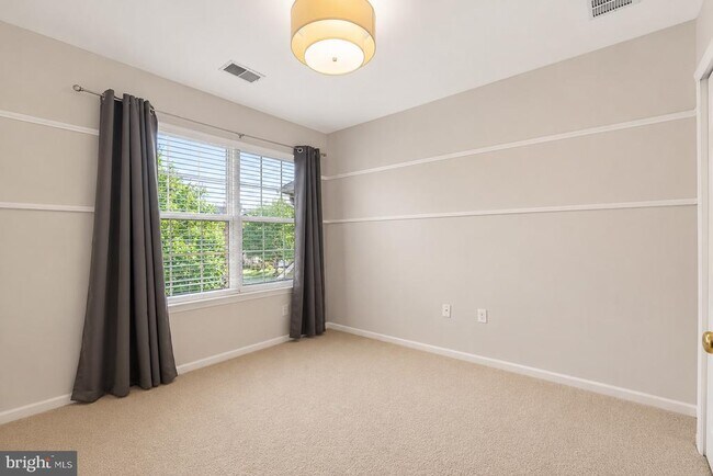 Building Photo - 12 Scarlet Oak Dr