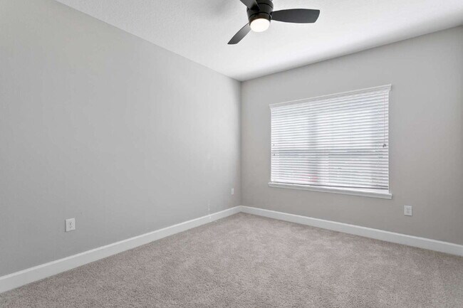 Building Photo - "Spacious 4-Bed, 4-Bath Retreat at 2612 Le...