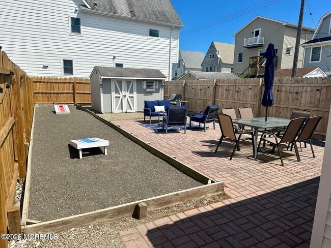 Building Photo - 1006 Beach Ave