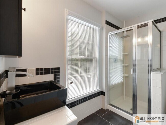 Building Photo - 27 Bodine Dr