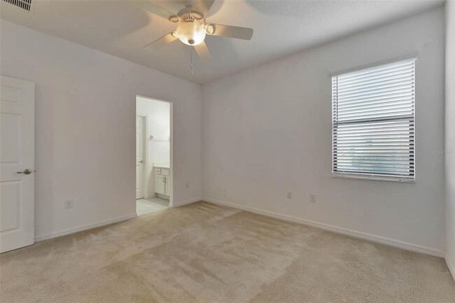 Building Photo - 2311 Victoria Dr