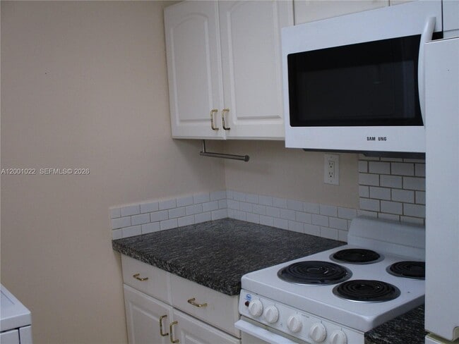 Building Photo - 1949 Taylor St