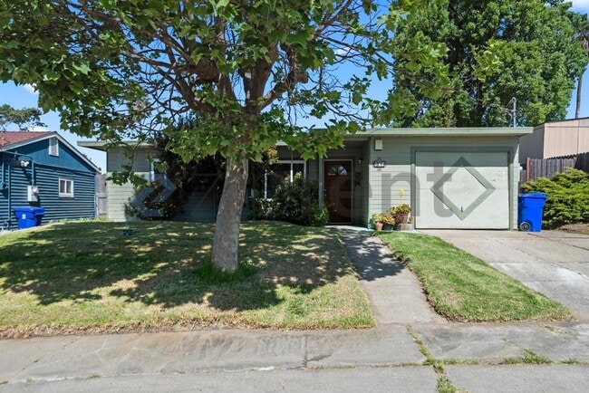 Building Photo - 805 Phanor Dr