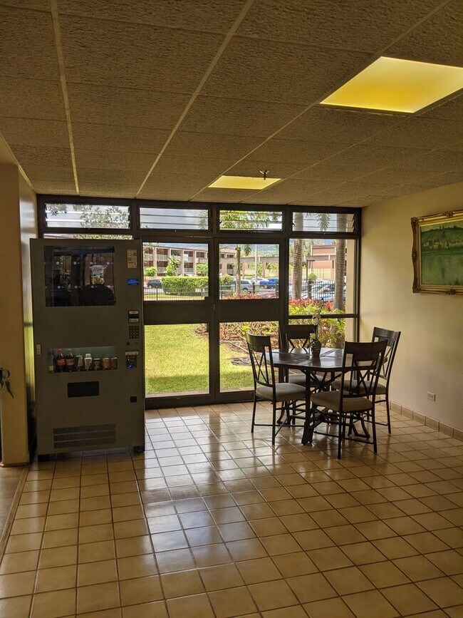 Building Photo - 5070 Likini St