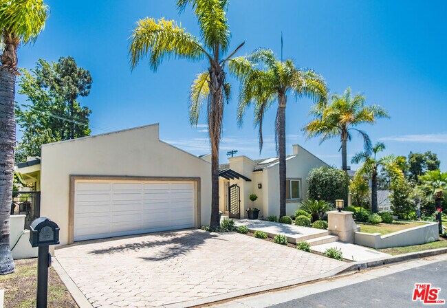 Building Photo - 480 N Robinwood Dr