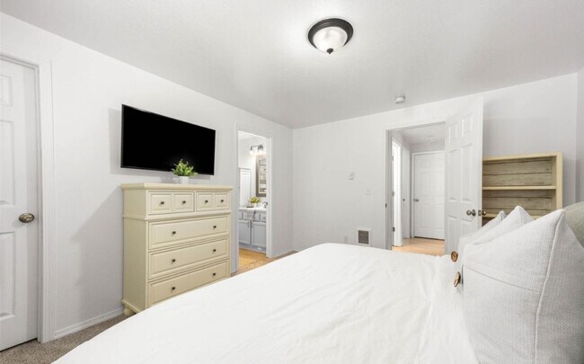 Building Photo - 21737 E Terra Ln SE