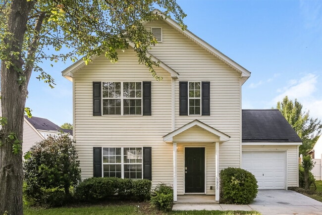 Building Photo - 5900 Hewitt Dr