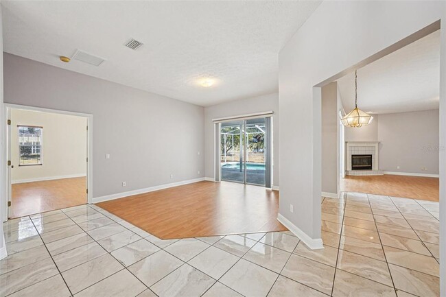 Building Photo - 918 Academy Dr