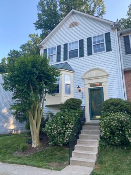 Building Photo - 1310 Farley Ct S