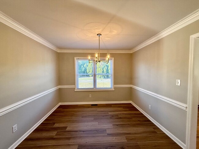 Building Photo - Three bedroom, 2 bath house in Elon