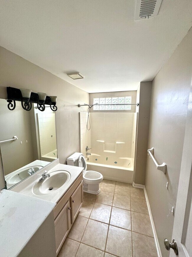 Building Photo - 2657 Christopher Farms Dr