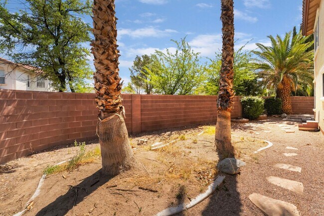 Building Photo - Beautiful Home in a Corner Lot!