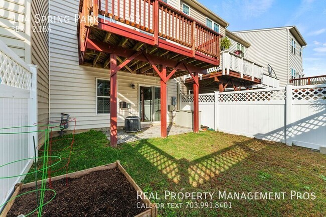 Building Photo - 3 Bed Townhome near I-95!