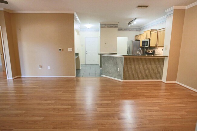 Building Photo - 520 Florida Club Blvd