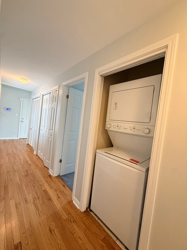 Building Photo - 6823 S Dorchester Ave