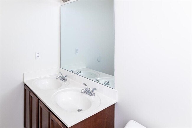 Building Photo - 5600 Laurel Ridge Dr