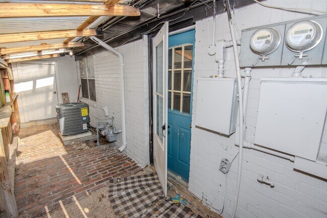 Building Photo - 1621 Northwood St