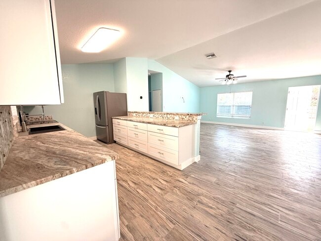 Building Photo - 15859 68th Ct N