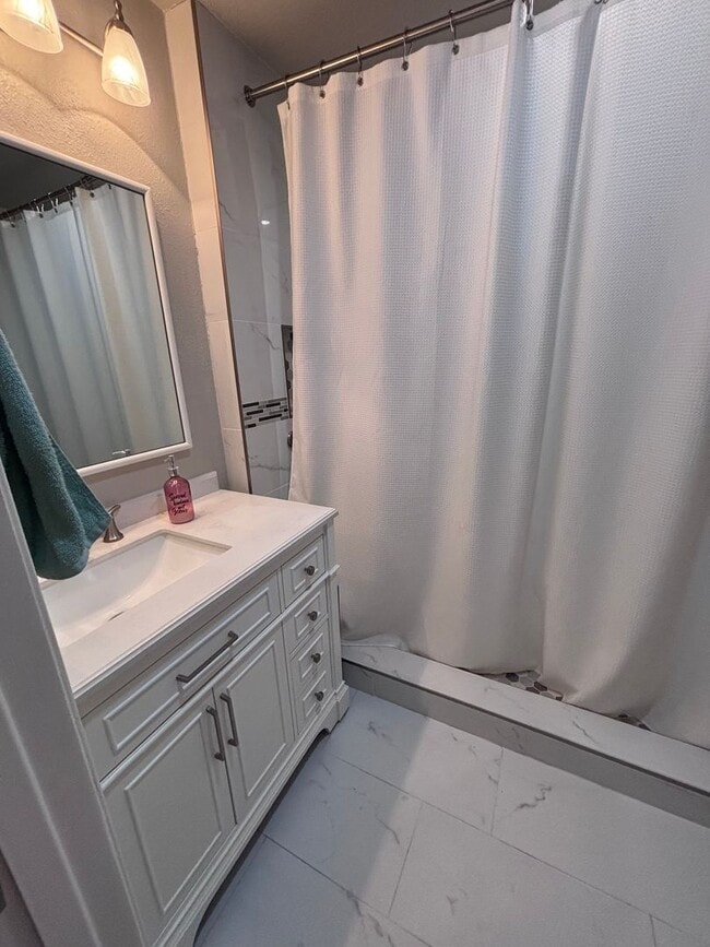 Building Photo - Cozy Condo for rent in Hacienda Heights, Ca