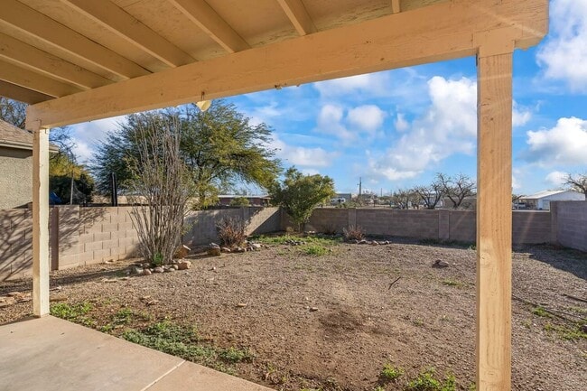 Building Photo - 6657 S Venetian Dr