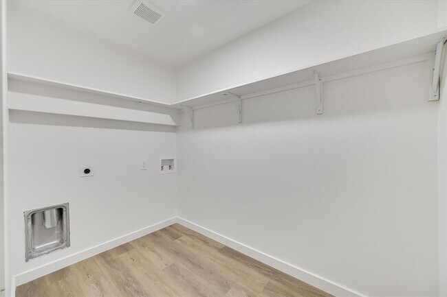 Building Photo - 3703 Harmon Ave