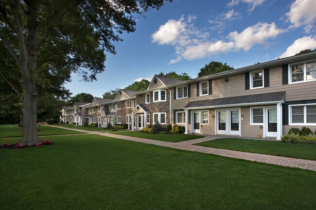 Building Photo - 211 Tudor Ln