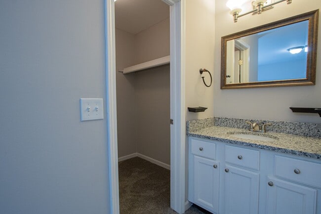 Building Photo - 75 Rosebud Ln