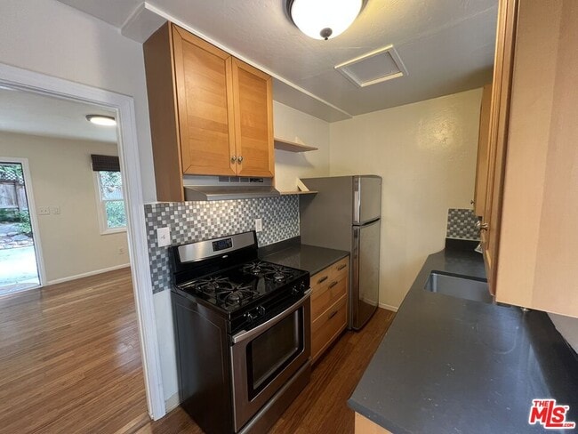 Building Photo - 2019 Cypress Ave.