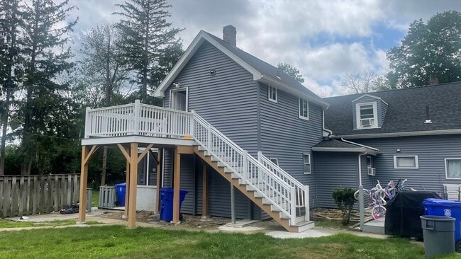 Building Photo - 824 Dighton Ave